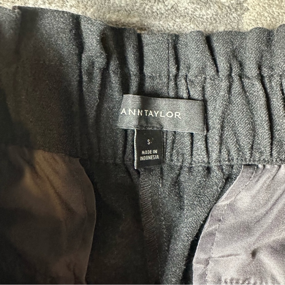 Ann Taylor Black Tapered Pants Women’s Size S – Pull-On Waist, Office Casual - Picture 5 of 6